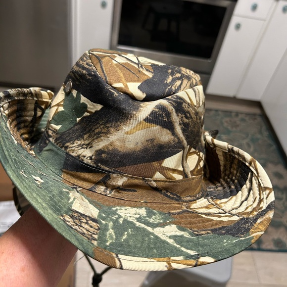 Ripped - Picture 5 of 7